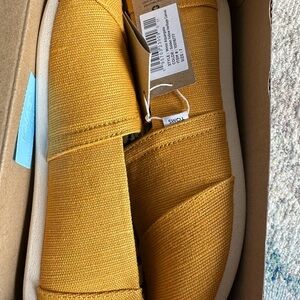 Brand new with tags - Golden Yellow Alpargata Toms size 7.